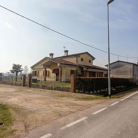 Castello Verona לינה וארוחת בוקר 4*