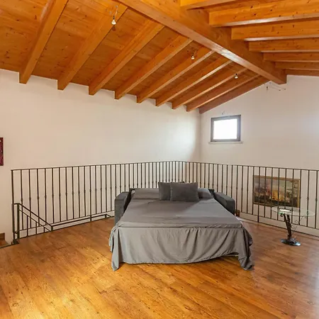 Castello Verona Bed and Breakfast 4*